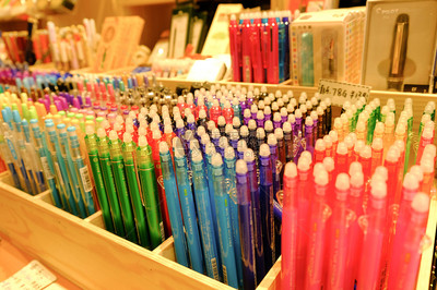 文具之美 彩色签字笔圆珠笔的实用与创意